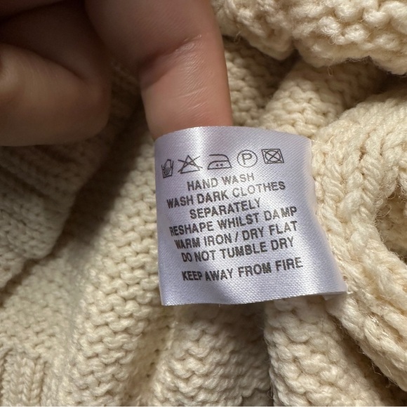 Aran islands knitwear Ireland sweater cream pure new wool V-neck Size XS - Picture 6 of 7